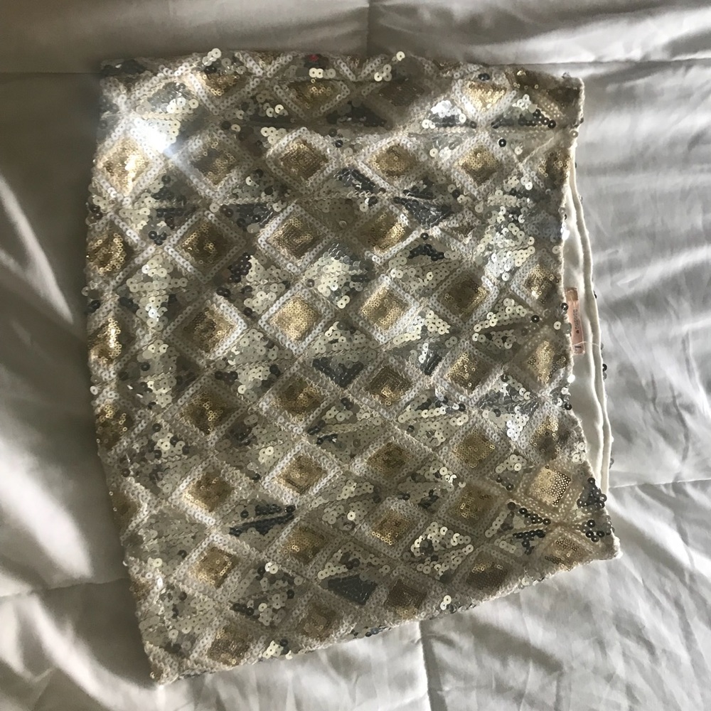 Sequin mini skirt! White gold and silver- L